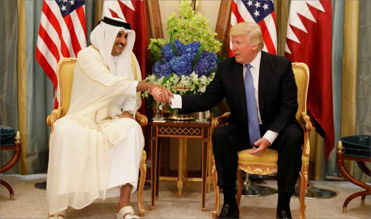 ترمب يبلغ أمير قطر استعداده لحل الأزمة الخليجية
