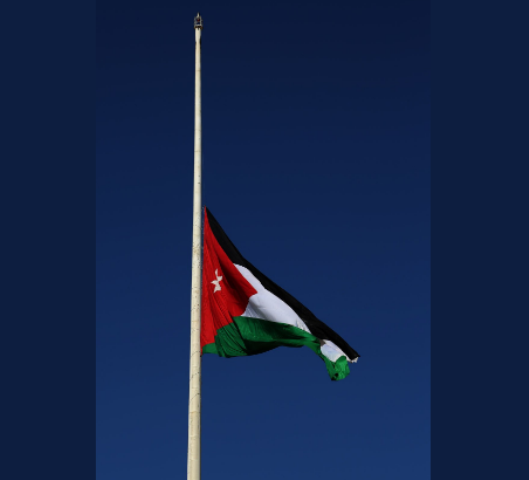 الديوان الملكي ينكس الأعلام حدادا على ضحايا سيناء