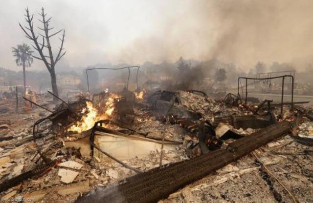 35 قتيلا في حرائق الغابات الأسوأ في تاريخ كاليفورنيا