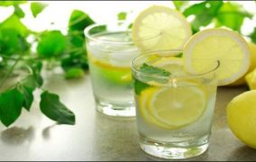 اكتشف فوائد شرب الماء الدافىء مع الليمون