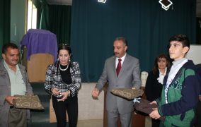 النائب حداد يرعى توزيع حقائب مدرسية على الطلبة في عجلون .