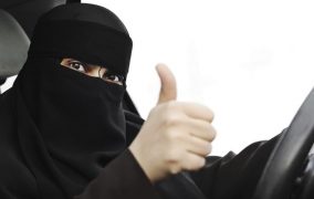 السماح للسعوديات بقيادة الشاحنات والدراجات النارية