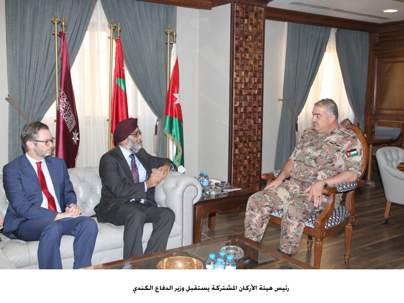 فريحات يستقبل وزير الدفاع الكندي
