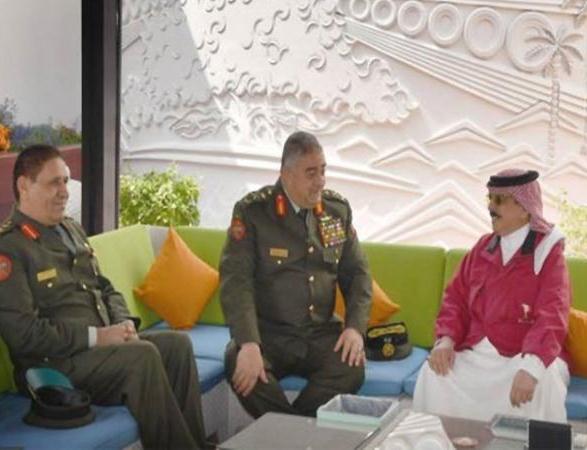لقاء عسكري ما بين ملك البحرين ورئيس هيئة الاركان المشتركة