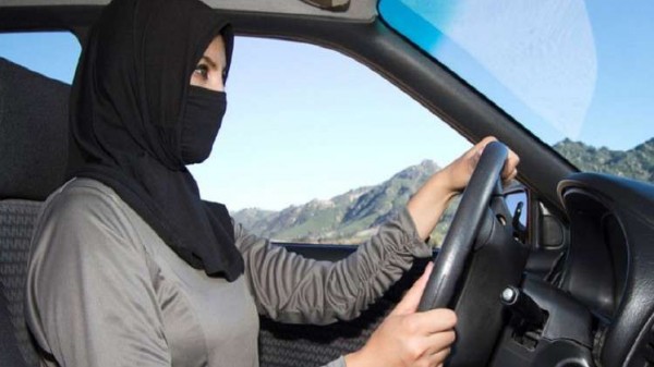 حكم الشرع بقيادة المرأة للسيارة