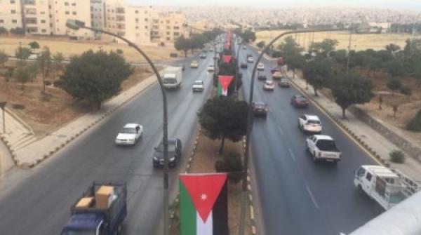 المباشرة في تجديد الانارة للشوارع الرئيسية في عمان