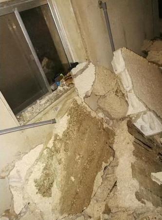 انهيار جدار مدرسة على منزل في عنجرة
