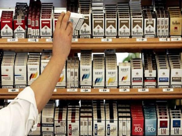 توقيف اصحاب محلات يبيعون دخان وتبغ مهرب