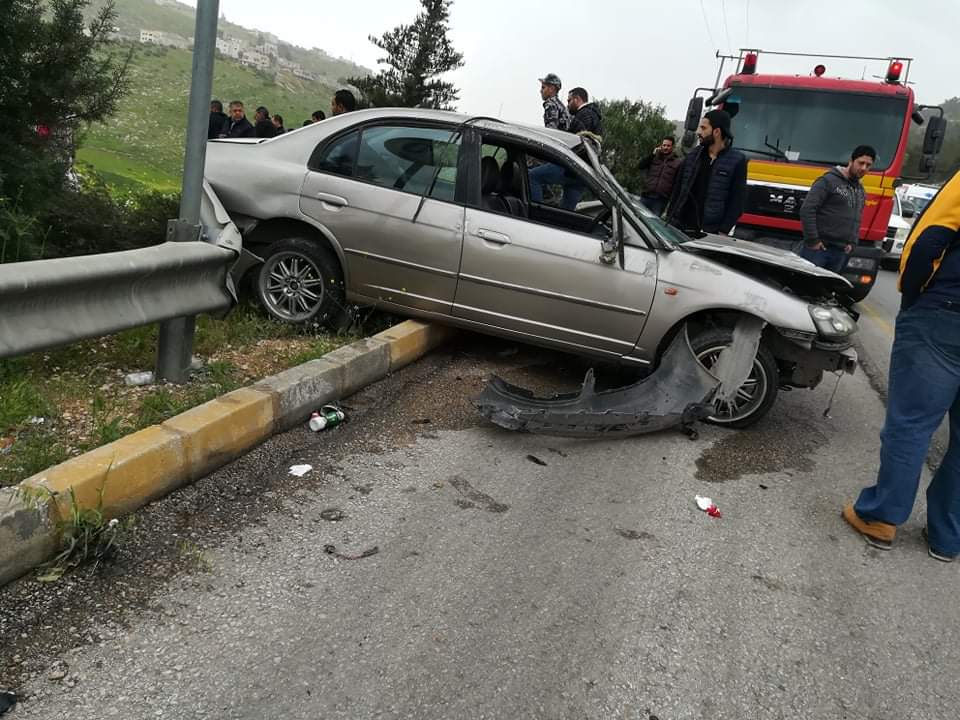 6 اصابات بتصادم مركبتين في اربد