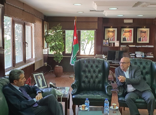 وزير المياه والري يؤكد على تقديم كافة اشكال الدعم للبنان