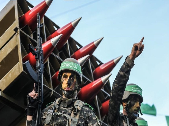 المقاومة تقصف حافلة لنقل جنود الاحتلال