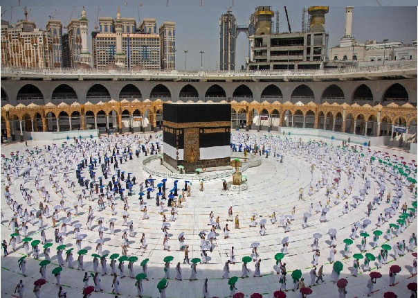 السعودية تبحث منع الوافدين من الحج للعام الثاني