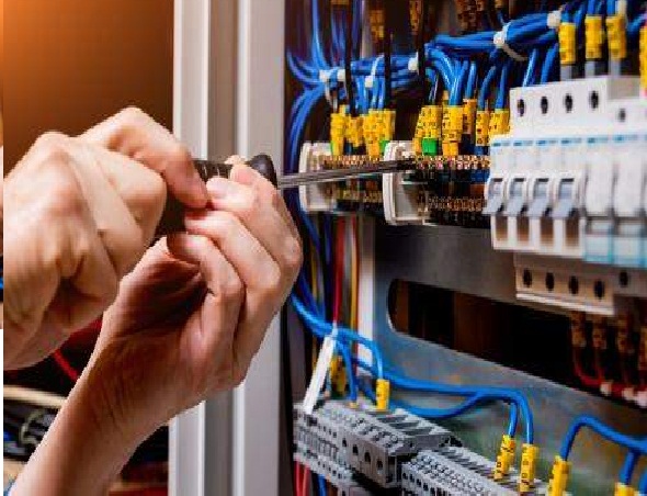 فصل التيار الكهربائي عن مناطق بالمفرق الأربعاء