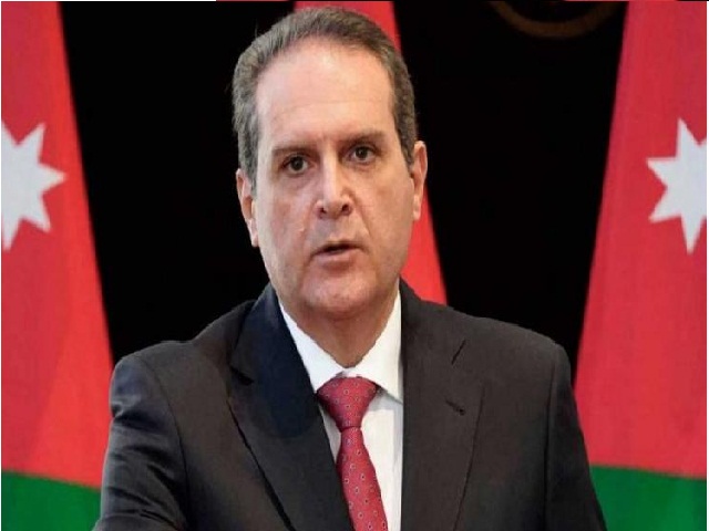 وزير الصحة يقرر الزام موظفي الصحة باجراء فحص كورونا كل 14 يوما