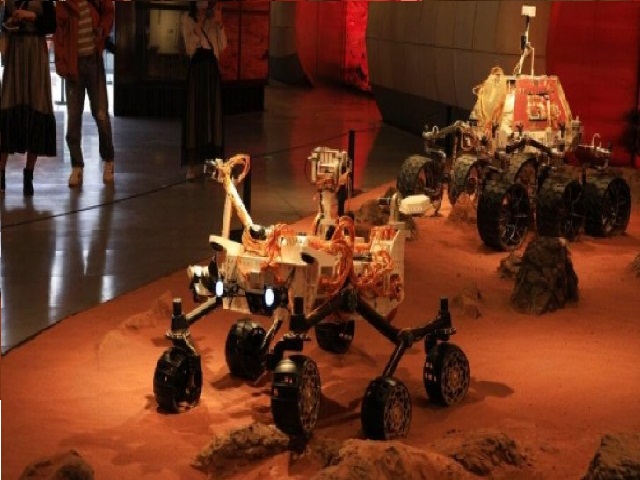الصين تنجح في إنزال روبوت صغير على سطح المريخ