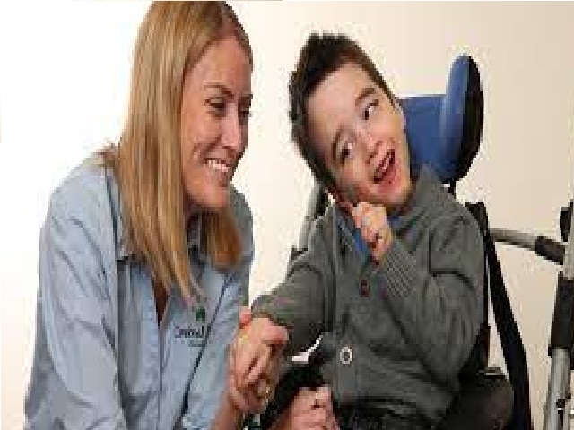 قصة مؤلمة.. ثلاثة أشقاء أردنيين يجمعهم الشلل الدماغي