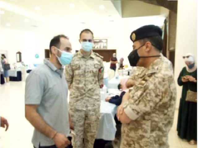 الزعبي يتفقد اجراءات التطعيم في مدينة الحسين الرياضية