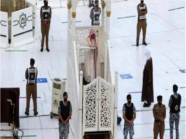 التحقيقات تكشف: مقتحم منبر الحرم المكي يدعي أنه المهدي المنتظر