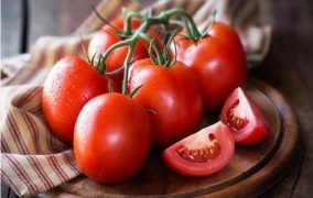 مواد غذائية لا ينصح بتناولها مع الطماطم