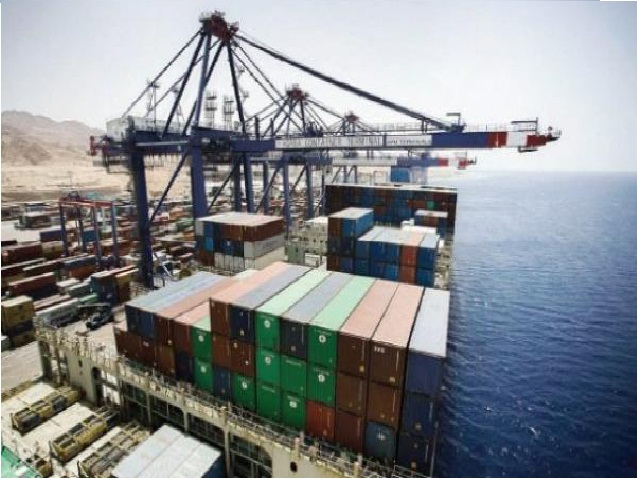 تجارة عمان ترجح تأثر سلع أساسية بارتفاع أجور الشحن البحري