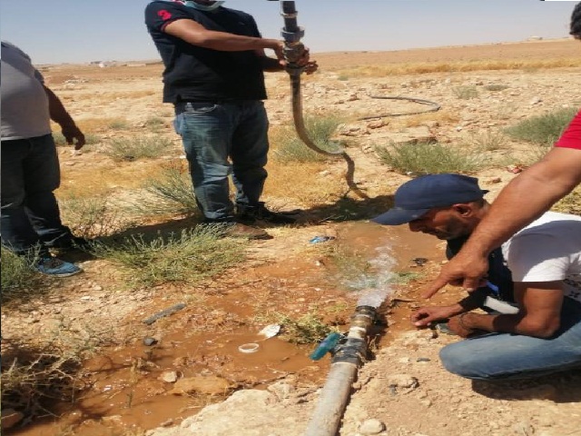 ضبط 7 اعتداءات على خط مياه تزود برك ومزارع وصهاريج في الموقر