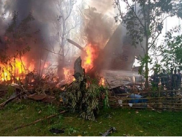 تحطم طائرة عسكرية فلبينية وعلى متنها 85 شخصا