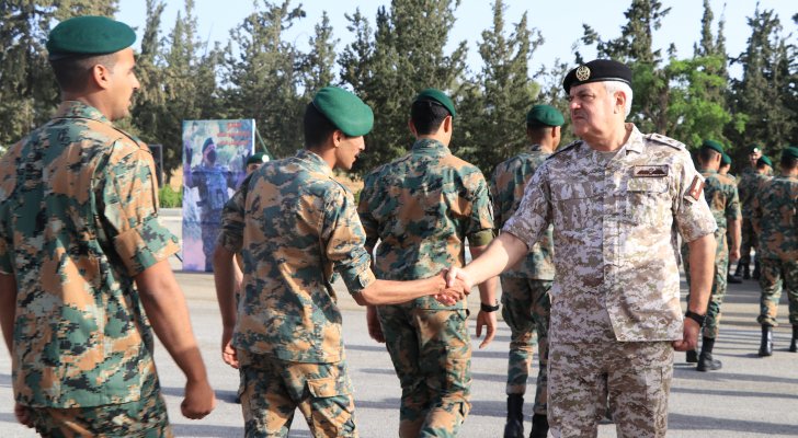 رئيس هيئة الأركان يشارك نشامى القوات المسلحة فرحة العيد