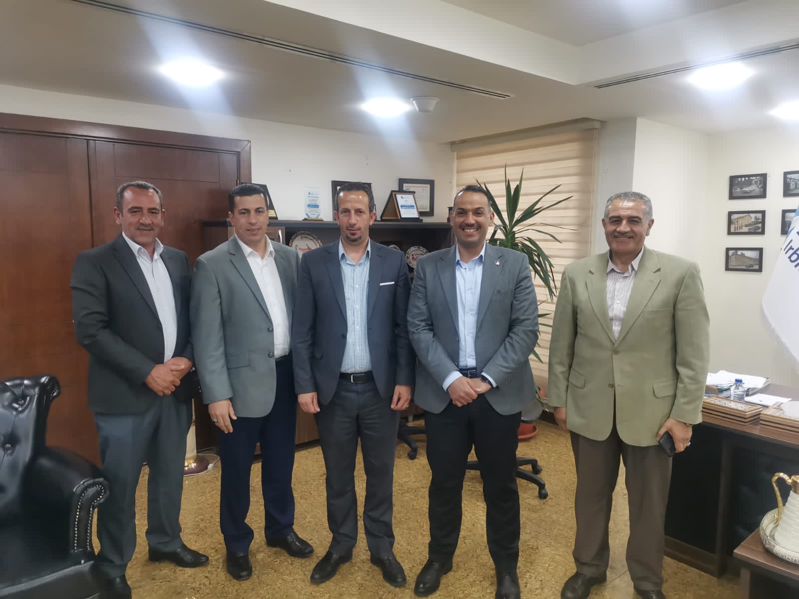 لقاء يبحث سبل تعزيز التعاون المشترك بين بلدية عجلون وكهرباء اربد