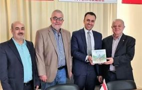 الجمعية العربية الصينية للتعاون والتنمية توزع قصة 