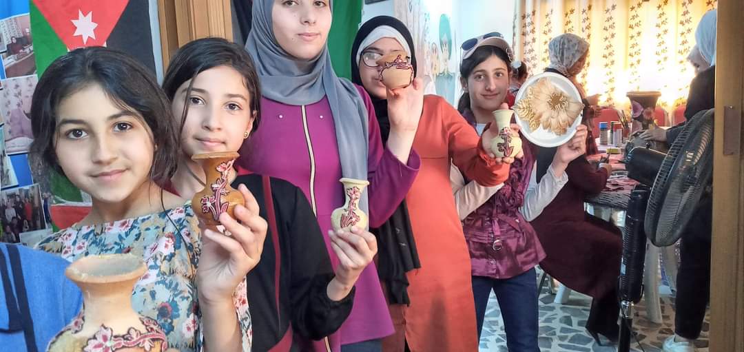 دورة عن فن الديكوباج في شابات صخرة ..صور
