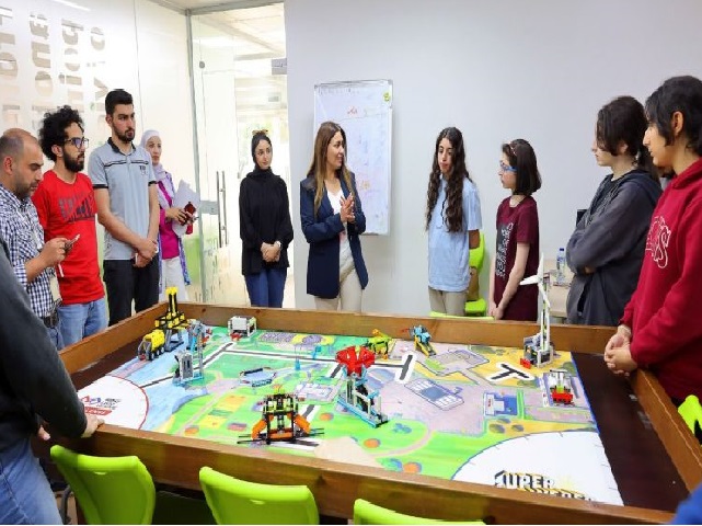 فريق الروبوت الآلي لمركز زها الثقافي يشارك في المسابقة العالمية للروبوت (First Lego League)