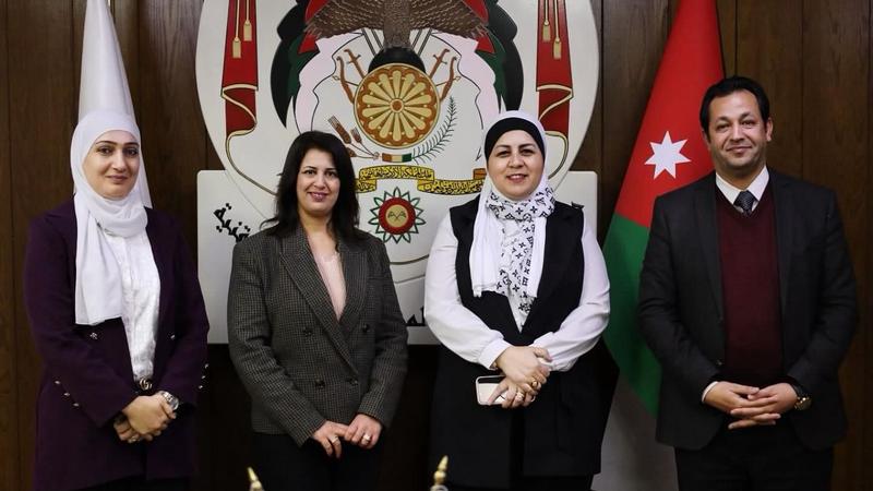 <strong>تنمية المهارات تبحث مع مركز زها الثقافي آفاق التعاون وتمنحه رخصة تدريب</strong>