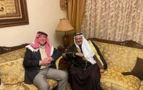 مستشار الملك لشؤون العشائر كنيعان البلوي يزور الطيار المتقاعد أحمد نمروقه